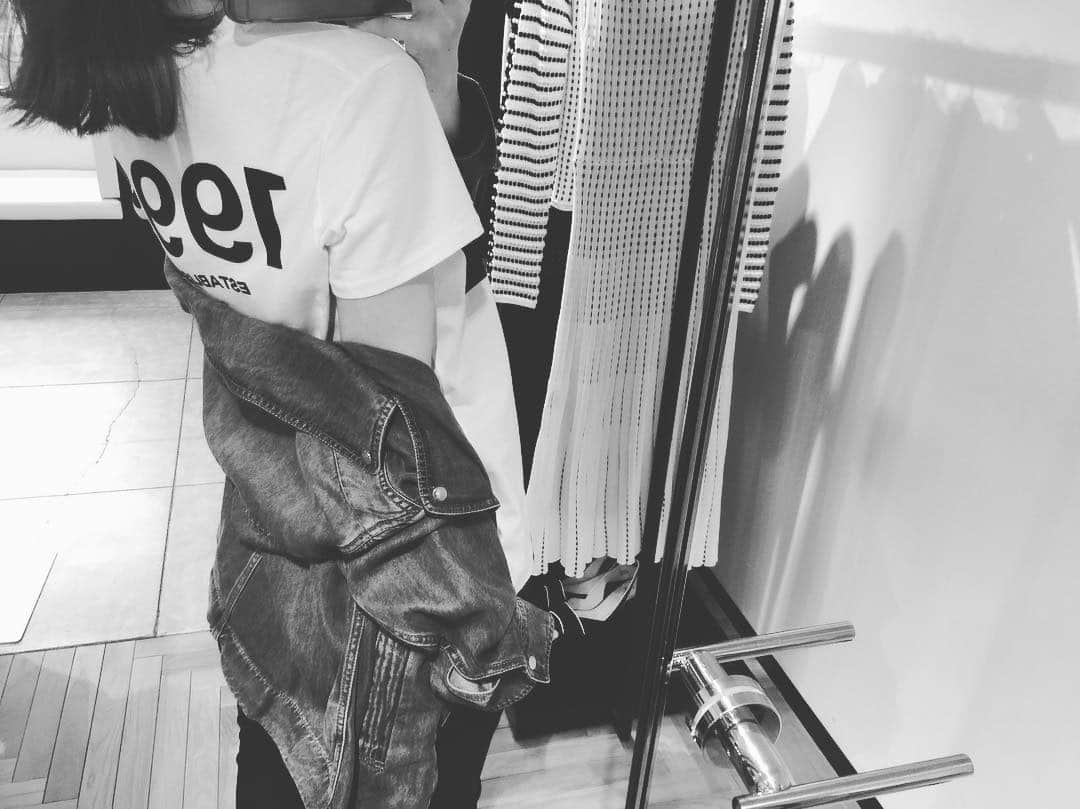 Sov青山さんのインスタグラム写真 - (Sov青山Instagram)「本日のブログでは、背中のプリントが可愛い新作Tシャツをご紹介しております❤️ ・ ぜひcheckしてくださいませ😊✨ ・ #doublestandardclothing #ダブスタ#sov#青山#路面店 #spring#summer#新作 #Tシャツ#プリントTシャツ #1999」4月13日 11時05分 - sov.aoyama