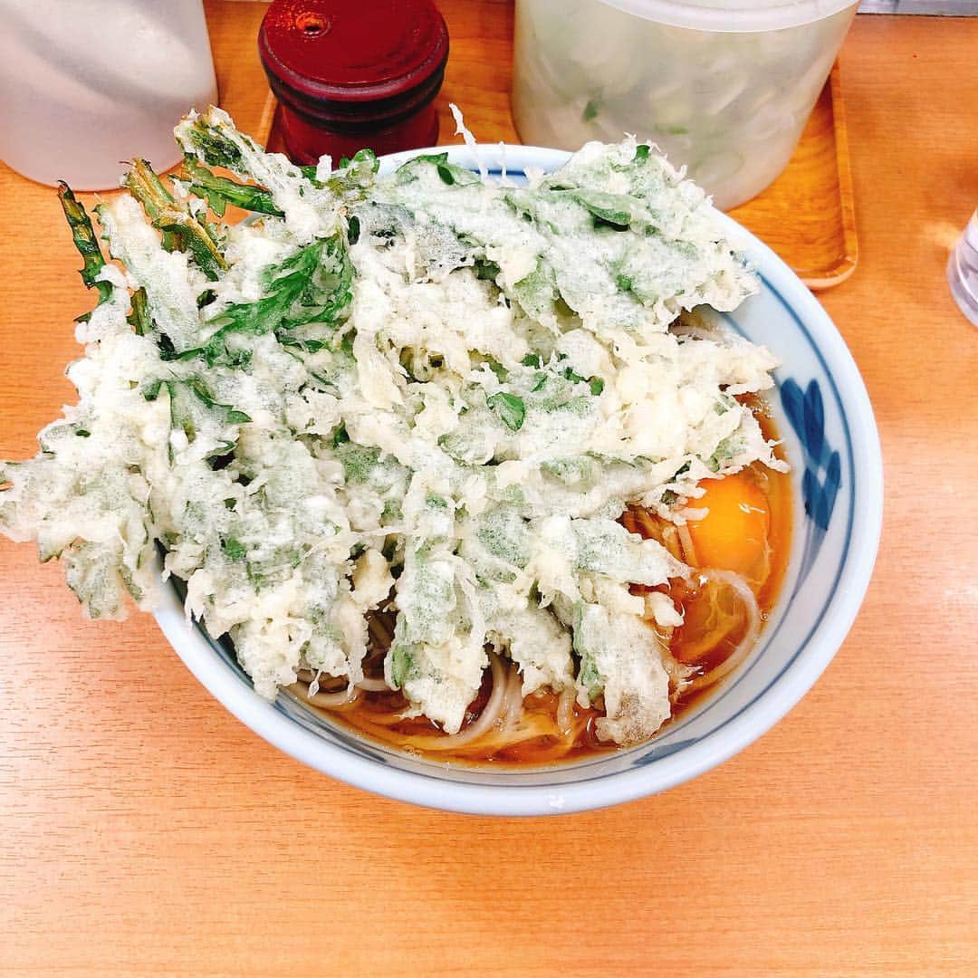 休日課長さんのインスタグラム写真 - (休日課長Instagram)「春菊いつから旨いって感じるようになったんだろうか。 いやぁ最高。ごちそうさまです。」4月13日 11時05分 - kyujitsu_kacho
