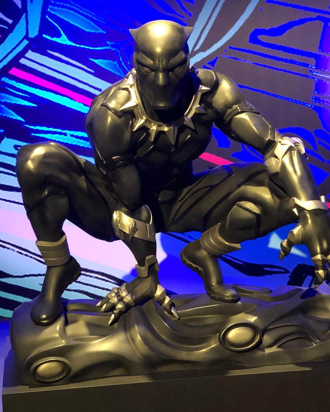 Marvel Entertainmentさんのインスタグラム写真 - (Marvel EntertainmentInstagram)「From original comic art, immersive set pieces, and even film props, there’s something for every Marvel fan at the “Marvel: Universe of Super Heroes” exhibit! This will be the exhibit’s only East Coast stop, so get your tickets now: fi.edu/marvel #MarvelatFI」4月13日 11時05分 - marvel