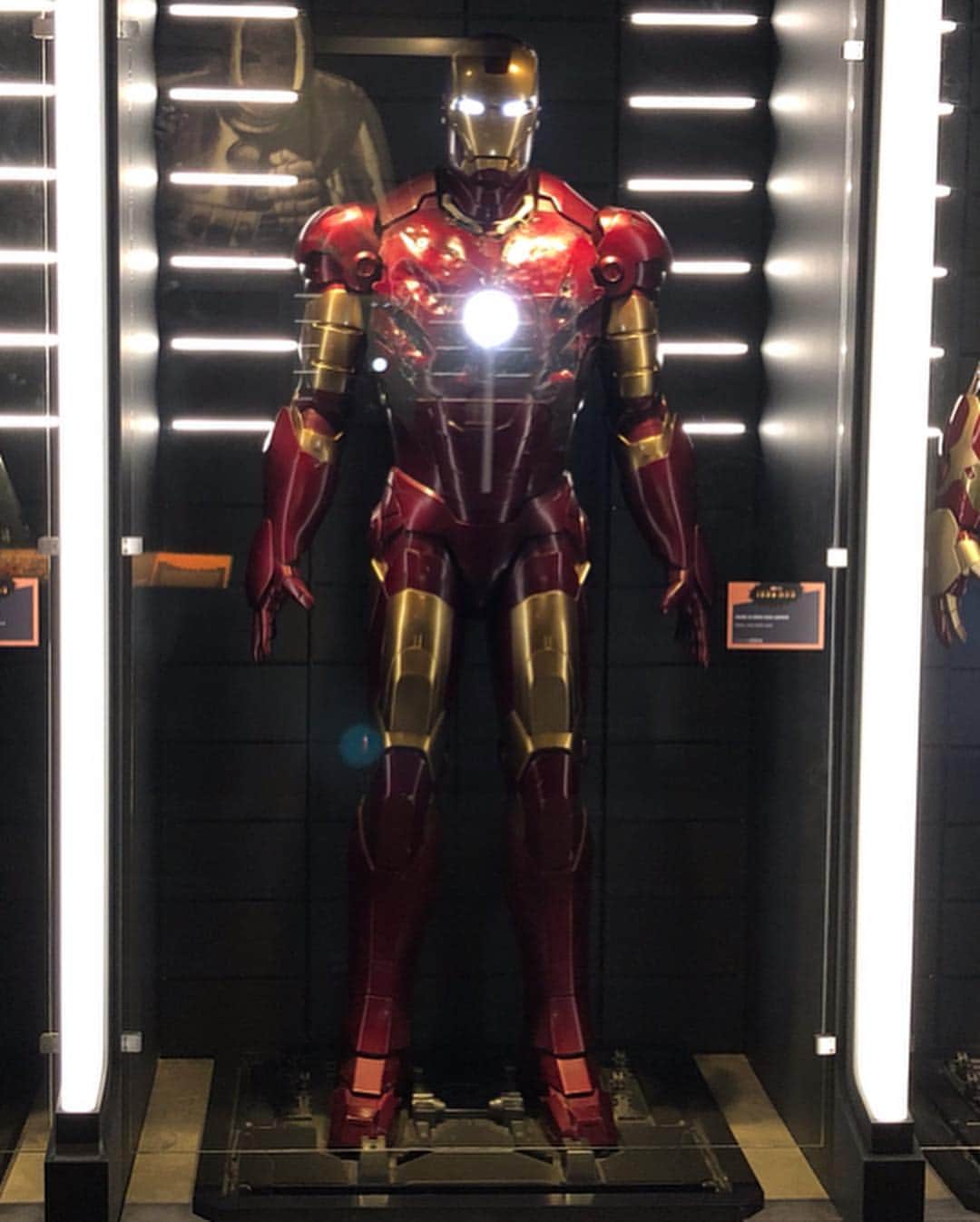 Marvel Entertainmentさんのインスタグラム写真 - (Marvel EntertainmentInstagram)「From original comic art, immersive set pieces, and even film props, there’s something for every Marvel fan at the “Marvel: Universe of Super Heroes” exhibit! This will be the exhibit’s only East Coast stop, so get your tickets now: fi.edu/marvel #MarvelatFI」4月13日 11時05分 - marvel