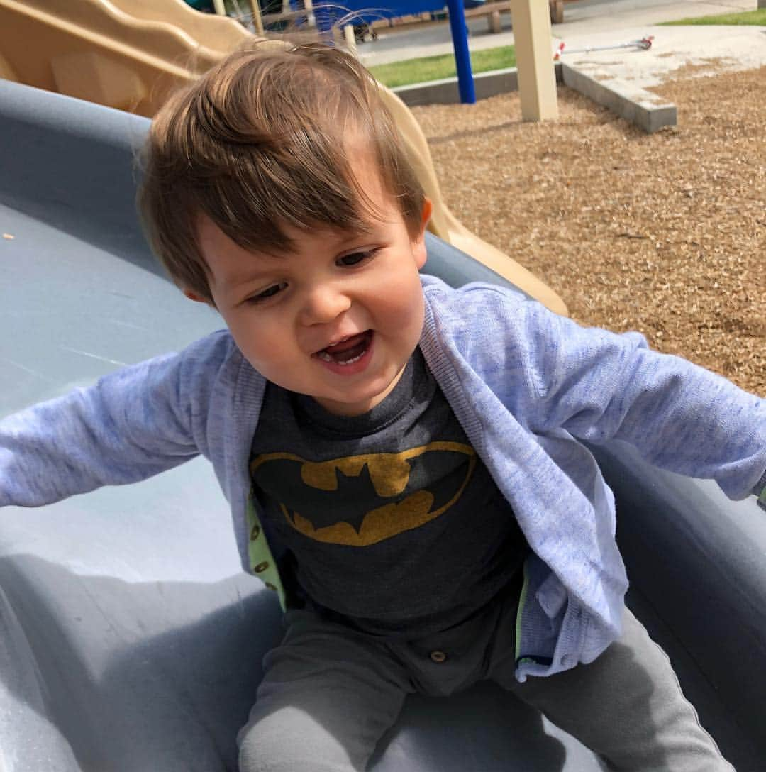 ターニャ・テイトさんのインスタグラム写真 - (ターニャ・テイトInstagram)「Ozzie loves the slide look at his face. My little superhero ❤️ #myson #16monthsold」4月13日 11時27分 - tanyatate