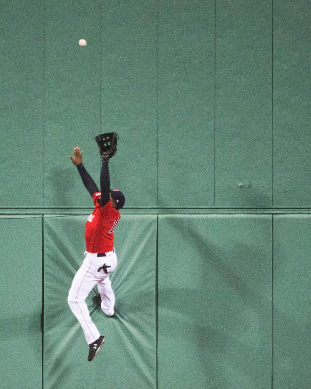 MLBさんのインスタグラム写真 - (MLBInstagram)「PARKOUR!」4月13日 11時27分 - mlb