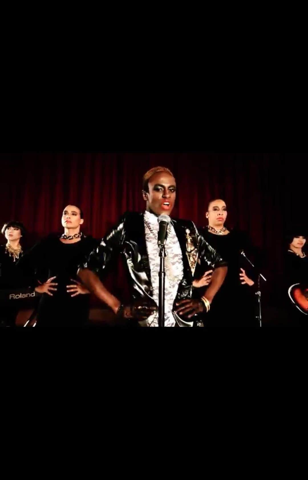 JONTE’のインスタグラム：「Written by @yeahimfamous & @hellojonte  Co-directed by @yosheryl  Prancers: @Datzcutegurl @blackberryshauna @janelle.cambridge @aishimatsu  @natsukimiya #Yuko #? Styling @omaralexander  @butchdiva  Make up @Kumi_Makeup」