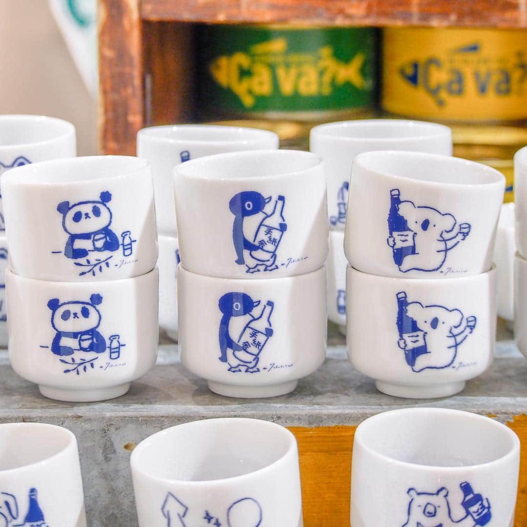 手紙社さんのインスタグラム写真 - (手紙社Instagram)「【手紙舎 雑貨店 期間限定ショップ in 津田沼PARCO 4/5(金)〜4/14(日)HUGSY DOUGHNUTがやってきた！】 津田沼パルコにて開催中の手紙舎 雑貨店 期間限定ショップに、スペシャルゲスト・HUGSY DOUGHNUTがやってきました！　とろりとしたシュガーをかけたハグジードーナツの他、オレンジ、ブリュレ、チョコ、さくら、メープルピーカンナッツのお味をご用意しております。ふわふわのパン生地のドーナツは、食べ応え抜群。聖蹟桜ヶ丘から東京を横断してやって来た、美味しく楽しいドーナツ屋・HUGSY DOUGHNUTに会いに、ぜひ津田沼PARCO 3階、手紙舎 雑貨店へお越しくださいませ。 . ＊ドーナツの販売は終了いたしました。ご了承くださいませ。 . その他soelのお洋服や、「お花見」にまつわる美味しいお酒、高旗将雄さんのおちょこなどご用意しております。 . ▶︎詳細は@tegamisha プロフィールのリンクより「NEWS & TOPICS」→「手紙舎 雑貨店 期間限定ショップ in 津田沼PARCO」へ . 【手紙舎 雑貨店 期間限定ショップ in 津田沼PARCO】 2019年4月5日(金)〜14日(日)10:00-21:00 会場：津田沼パルコ A館 3F（JR総武線「津田沼駅」直結） 〒274-0825 千葉県船橋市前原西2-18-1 . #手紙社#手紙舎#tegamisha#手紙舎雑貨店#津田沼PARCO#津田沼パルコ#パルコ#PARCO#雑貨店#手紙舎雑貨店#HUGSYDOUGHNUT #ハグジードーナツ #高旗将雄 #soel #MAGALI #Veritecoeur」4月13日 11時50分 - tegamisha