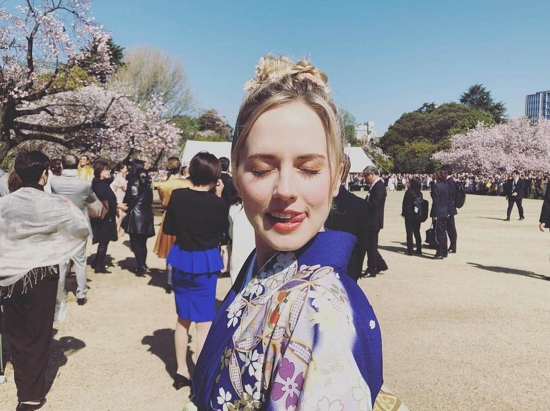 ナタリー・エモンズさんのインスタグラム写真 - (ナタリー・エモンズInstagram)「内閣総理大臣主催の桜を見る会にご招待いただきました！桜🌸なくなってると思ったけどすごくキレイだったし、いろんな人たちに出会えてとても楽しかったです！ #桜を見る会 #ナタリーエモンズ」4月13日 11時59分 - natalieemmons