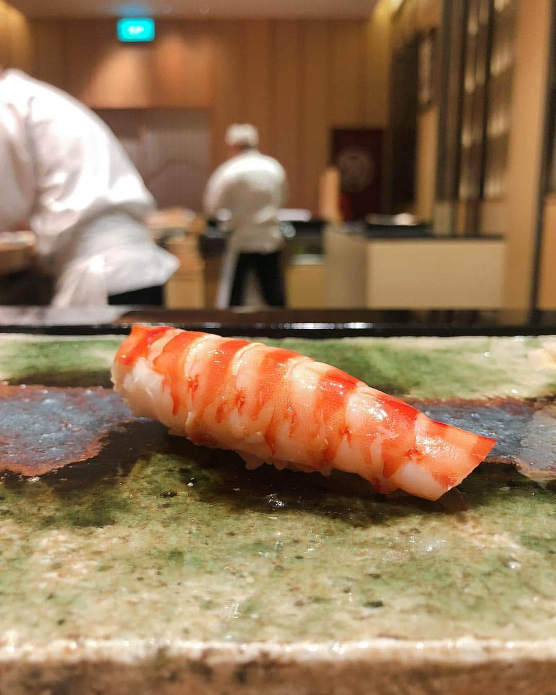 ラファエルさんのインスタグラム写真 - (ラファエルInstagram)「シンガポールでお寿司🍣 海外で日本食と日本酒が飲めるのは凄く嬉しい😌 TAクリニックの嶽崎先生と😄  #taクリニック  #はたらいて笑おう  #時給日本一youtuber  #日本一自由なyoutuber」4月13日 12時07分 - raphaelangel8183