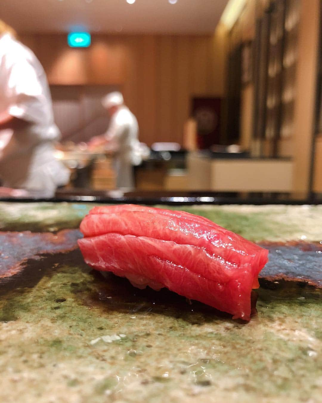 ラファエルさんのインスタグラム写真 - (ラファエルInstagram)「シンガポールでお寿司🍣 海外で日本食と日本酒が飲めるのは凄く嬉しい😌 TAクリニックの嶽崎先生と😄  #taクリニック  #はたらいて笑おう  #時給日本一youtuber  #日本一自由なyoutuber」4月13日 12時07分 - raphaelangel8183