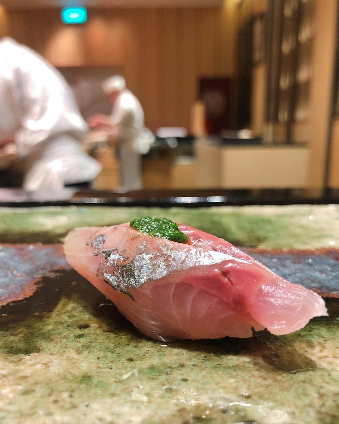 ラファエルさんのインスタグラム写真 - (ラファエルInstagram)「シンガポールでお寿司🍣 海外で日本食と日本酒が飲めるのは凄く嬉しい😌 TAクリニックの嶽崎先生と😄  #taクリニック  #はたらいて笑おう  #時給日本一youtuber  #日本一自由なyoutuber」4月13日 12時07分 - raphaelangel8183