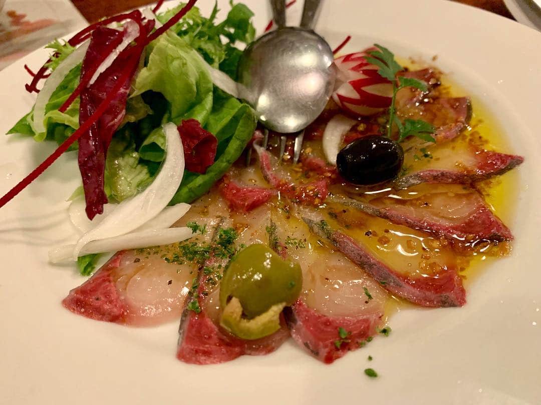 KYOHEYのインスタグラム：「前を通るたびに気になってた﻿ 神泉駅すぐの開花屋さんへ🐟﻿ ﻿ 外国人(欧米)のお客様が85%で、﻿ めちゃくちゃ活気のある店内🤤✨﻿ ﻿ お魚を中心に、創作和食料理を超満腹いただきました🤤✨めっちゃ好きー！ハマったー！🤤✨﻿ ﻿ #shibuya #shinsen #渋谷 #神泉 #開花屋 #KAIKAYA #nofishnolife #創作和食料理 #dinner #ディナー #TOKYO #JAPAN #fish #魚」