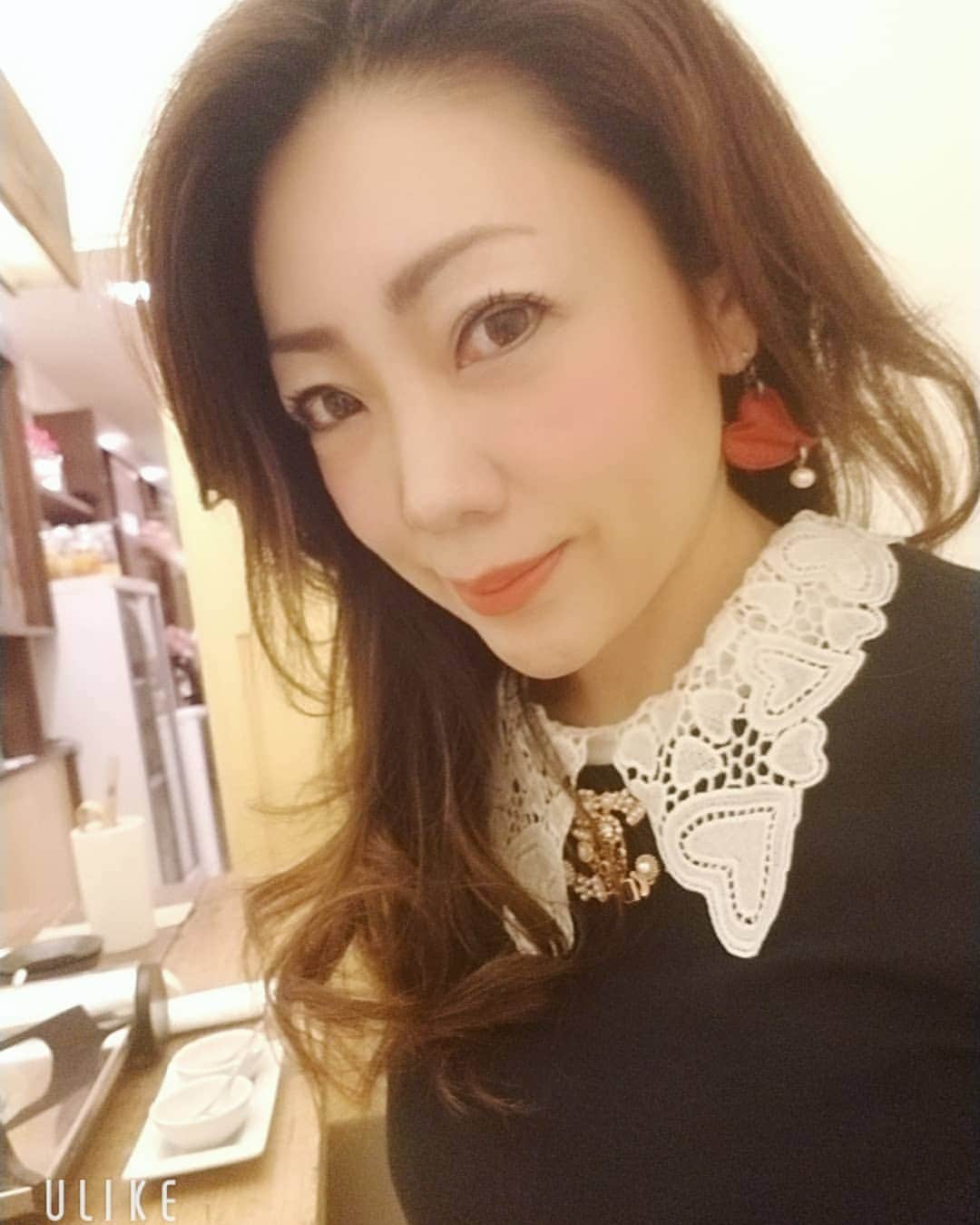 今堀恵理さんのインスタグラム写真 - (今堀恵理Instagram)「予約困難。月１の予約開始日に電話が繋がればラッキー😍 関西No.1薬膳和鍋のロータスポット 私が伺った日は解毒がテーマでした。キノコだけでも9種類、野菜もたっぷり食べれます 和風スープベースに自分で味付けしながらたべます 〆の雑炊、デザートの甘酒ゼリーまで身体に優しい薬膳和鍋 これぞ本物！最初から最後までしっかり解毒がテーマで、いつものお食事とまた違い、勉強になります  この日の私のお嬢様ワンピースは @primascherrer のpsc311-0106 ジャージー素材で動きやすいよ💕  #ロータスポット　#薬膳鍋　#身体に優しい　#薬膳料理　#西天満　#大阪ディナー　#きのこ　#美肌料理　#instafood #instamodel #インフルエンサ　#primascherrer #prima_lady #pr #アラフォーファッション #お出かけワンピース　#関西フリーモデル」4月13日 12時16分 - eriimahori