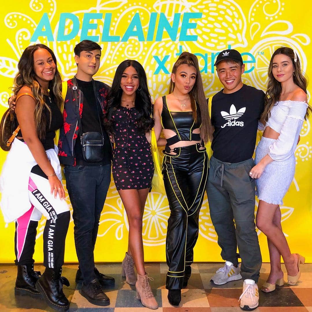Tarte Cosmeticsさんのインスタグラム写真 - (Tarte CosmeticsInstagram)「Throwback to our #Adelainextarte party celebrating with a few of our faves!!! 💛 @adelainemorin 🌻🌟🍋 #Adelangels #GirlsSupportingGirls #doubledutybeauty」4月13日 12時24分 - tartecosmetics