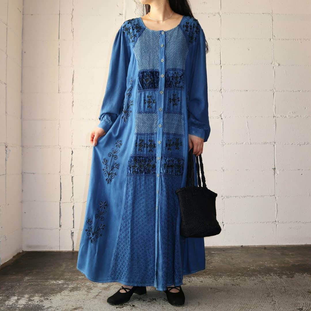 吉祥寺 古着屋 Orfeoのインスタグラム：「Embroidery Vintage Dress  #orfeo #kichijoji #vintage #used #fashion #coordinate #outfitts  掲載商品のお問い合わせはメールにて承っております。コメント、DMでのお問い合わせは受け付けておりませんのでご了承ください。」