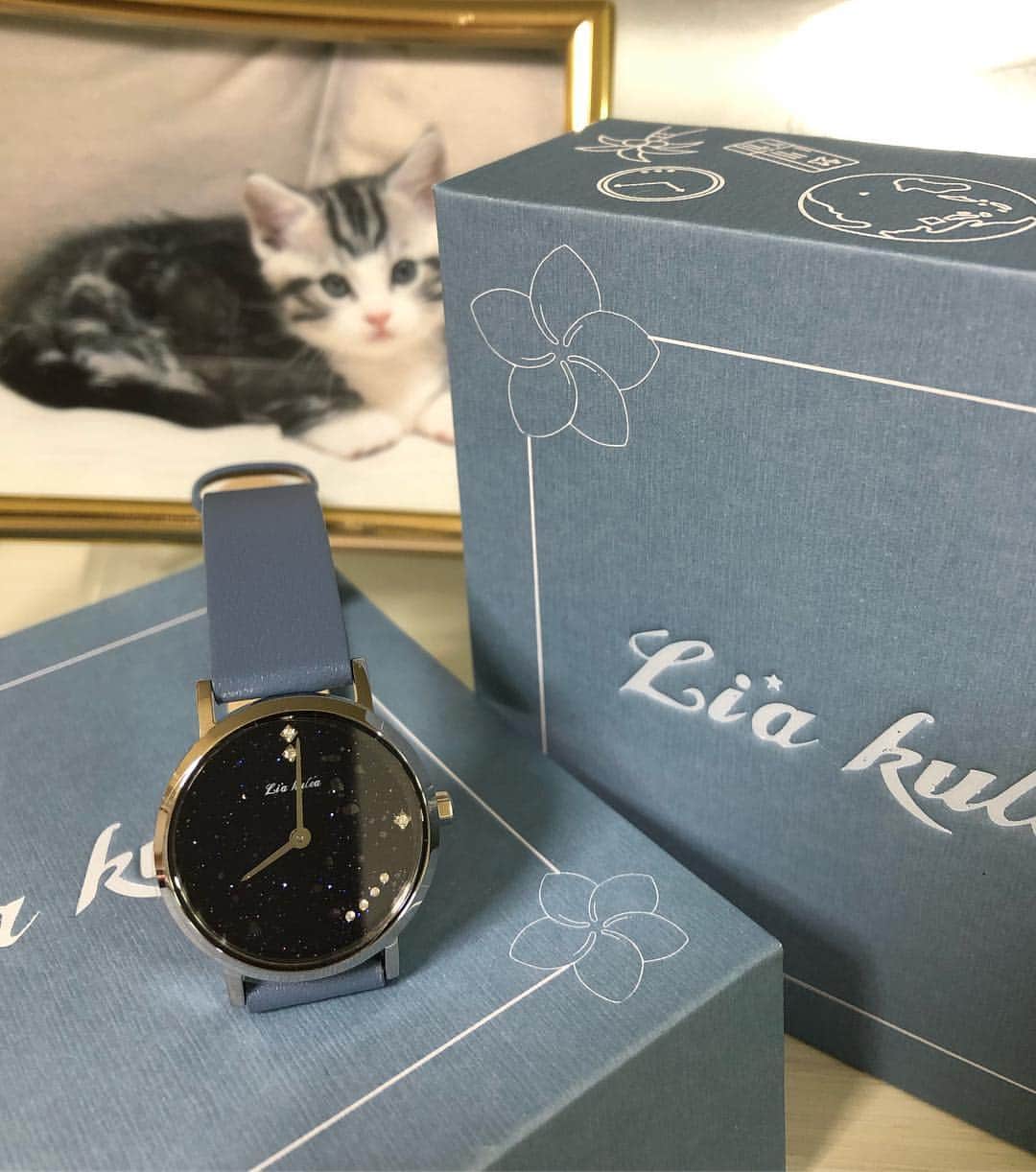 kamunaさんのインスタグラム写真 - (kamunaInstagram)「腕時計好きの私 ハワイ発のリアクリアさんから上品なキラキラ星空の腕時計が届きました 「LIA KULEA」に込められた意味は、憧れと幸せ。 ブランドデザイナーは、この時計を持った皆様が、憧れと幸せを手にしてほしいという意味を込めてこのブランドを作りました。  #腕時計 #liakulea #腕時計 #時計 #腕時計倶楽部 #手元倶楽部  ②クーポンコード 「tansoku_love」の使用で10％OFF！この機会に是非。」4月13日 12時27分 - tansoku_love