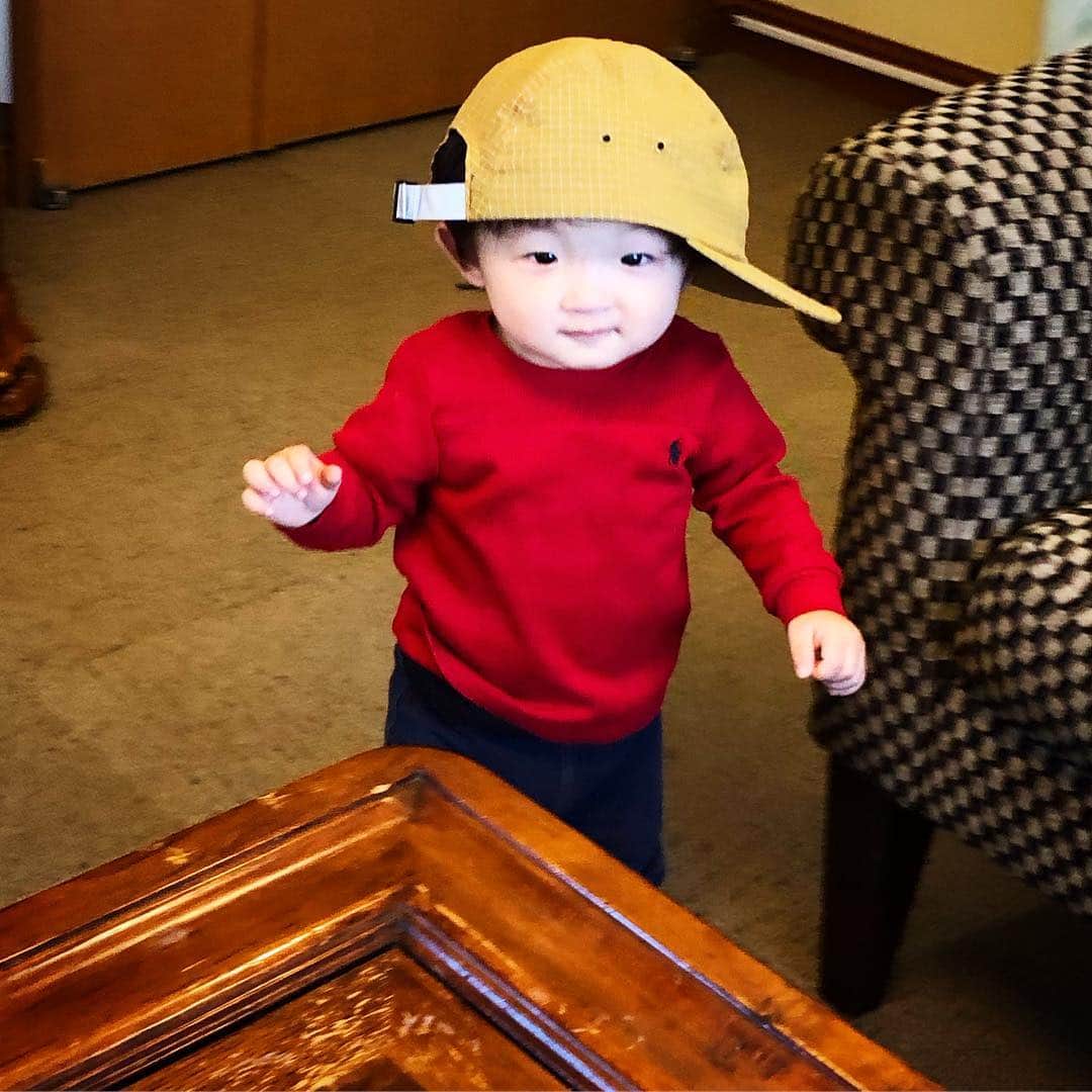 中村獅童さんのインスタグラム写真 - (中村獅童Instagram)「パパの帽子。 #初めて自分で被りました #陽喜 #獅童」4月13日 12時31分 - shido_nakamura