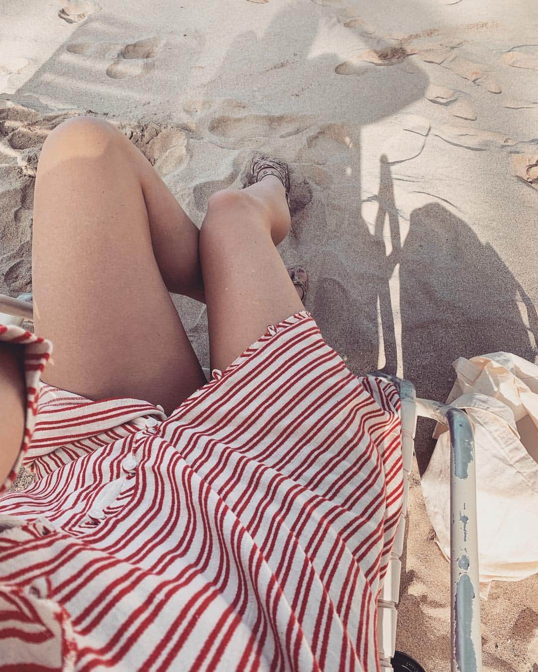 マリア・シャラポワのインスタグラム：「Early bird book worm ⁣ ⁣ Kaftan/ @raquelallegra」