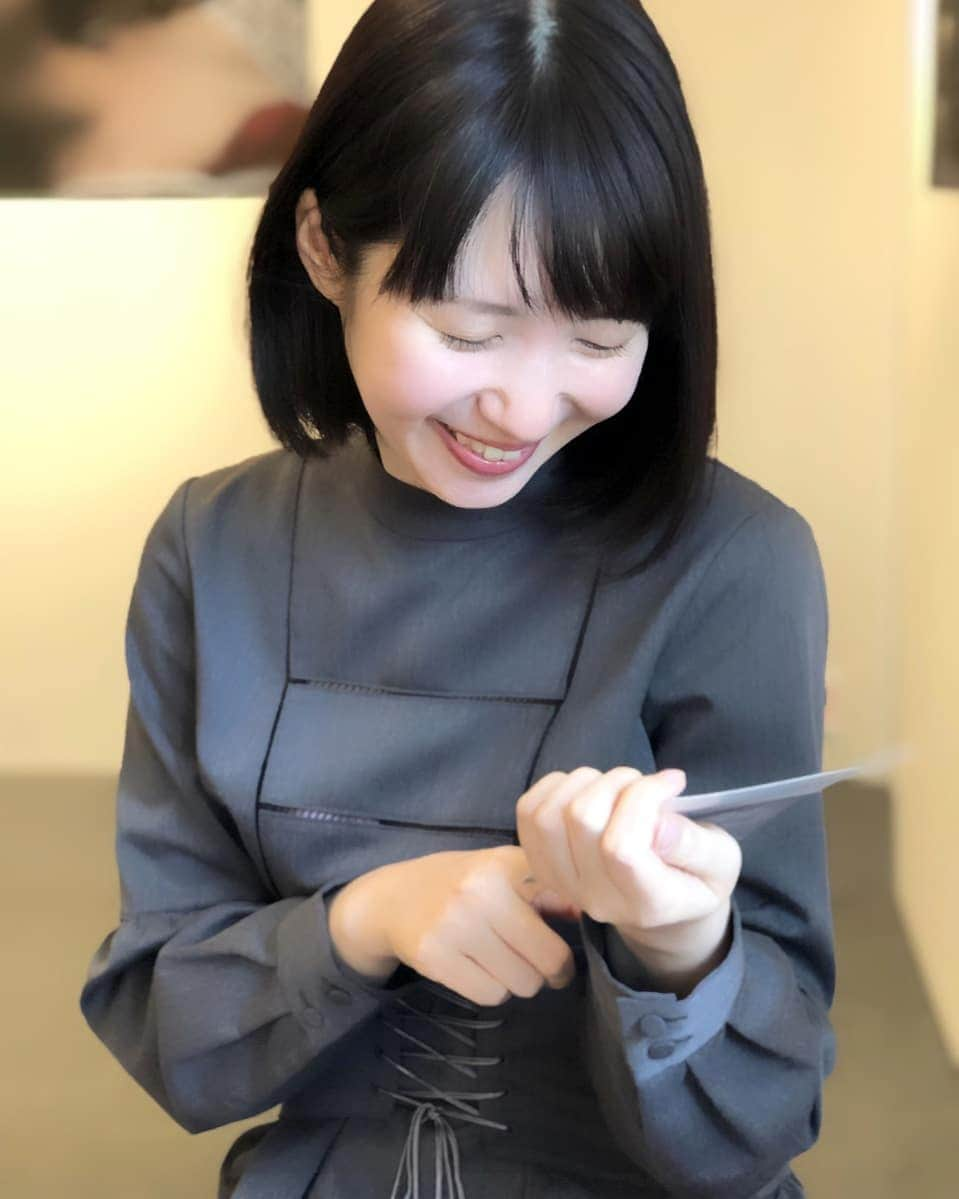 花澄さんのインスタグラム写真 - (花澄Instagram)「このサリバン先生みたいなワンピース とってもお気に入り。 Ameri vintageの服好きなんだ。」4月13日 12時43分 - textisan