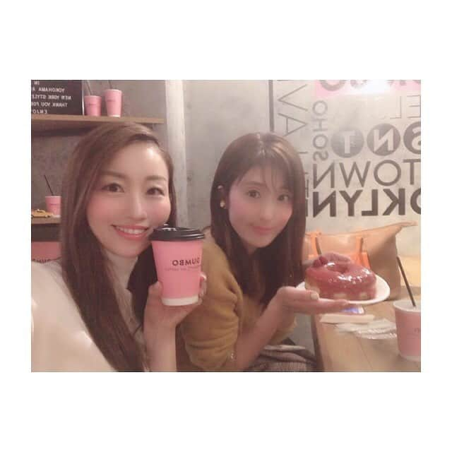 川口智美さんのインスタグラム写真 - (川口智美Instagram)「かおりちゃんと #dumbodoughnutsandcoffee へ🍩  めちゃくちゃ大きいサイズの #フランボワーズ 甘酸っぱくて美味しかった💖💜 #dumbo #doughnuts #coffee #framboise #yokohama #asobuild #アソビル #横浜カフェ #ドーナツ #甘党 #さとログ #大寺かおり ちゃん #ホリプロ #ホリプロアナウンス室 #アナウンサー」4月13日 12時54分 - horipro_satomikawaguchi