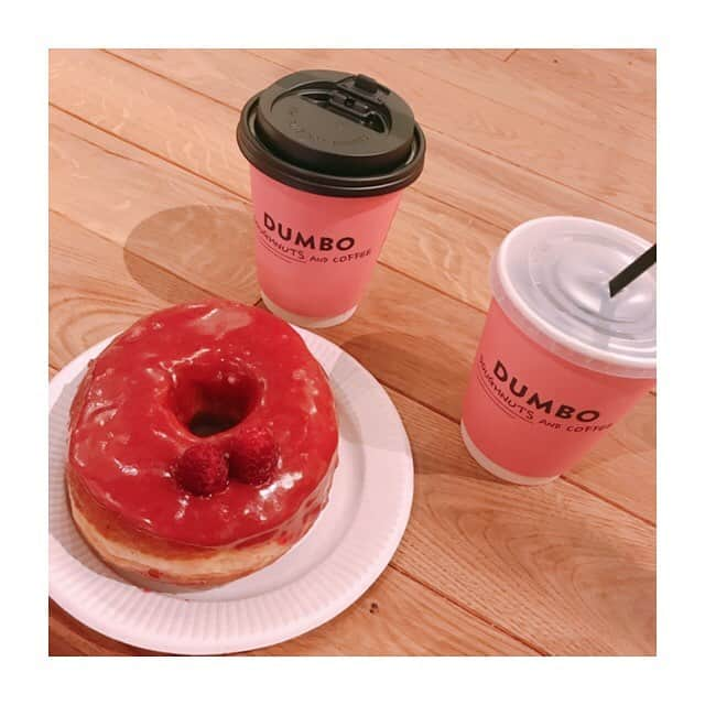 川口智美さんのインスタグラム写真 - (川口智美Instagram)「かおりちゃんと #dumbodoughnutsandcoffee へ🍩  めちゃくちゃ大きいサイズの #フランボワーズ 甘酸っぱくて美味しかった💖💜 #dumbo #doughnuts #coffee #framboise #yokohama #asobuild #アソビル #横浜カフェ #ドーナツ #甘党 #さとログ #大寺かおり ちゃん #ホリプロ #ホリプロアナウンス室 #アナウンサー」4月13日 12時54分 - horipro_satomikawaguchi