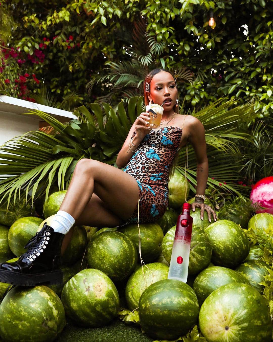 ディディさんのインスタグラム写真 - (ディディInstagram)「#ad 🍉 Setting the vibe right for the weekend. @Ciroc Summer Watermelon is here!!! Try it!! @karrueche #summerwatermelon 🍉」4月13日 12時47分 - diddy