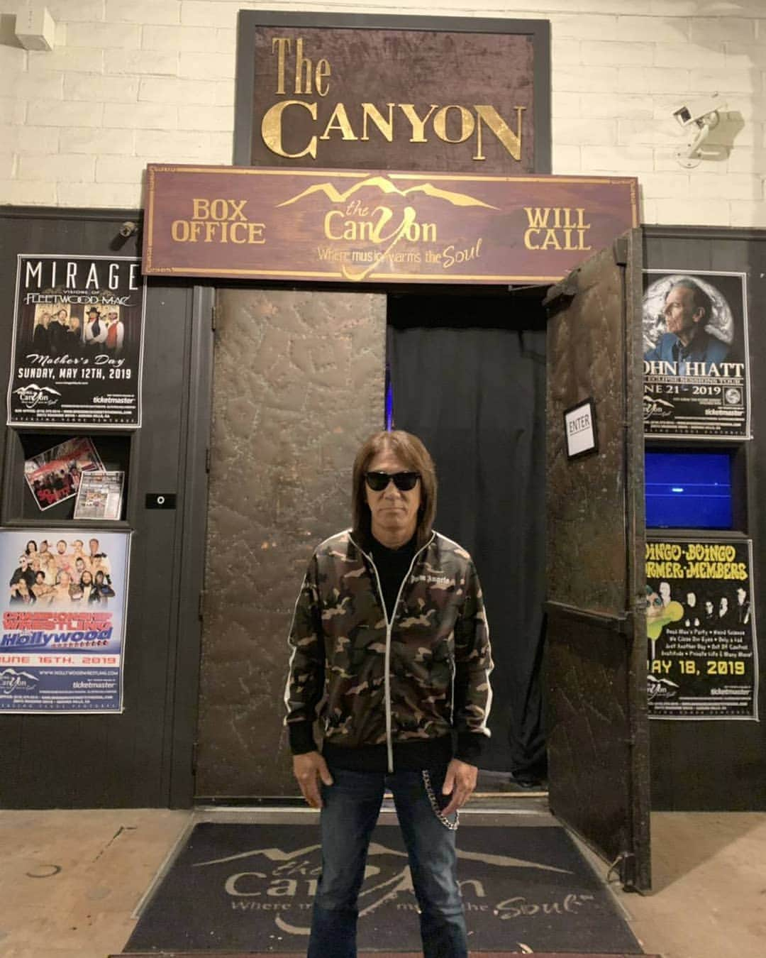 B’zさんのインスタグラム写真 - (B’zInstagram)「Albert Lee Show at The Canyon!! #Albertlee #Bz #Takmatsumoto」4月13日 13時04分 - bz_official_insta