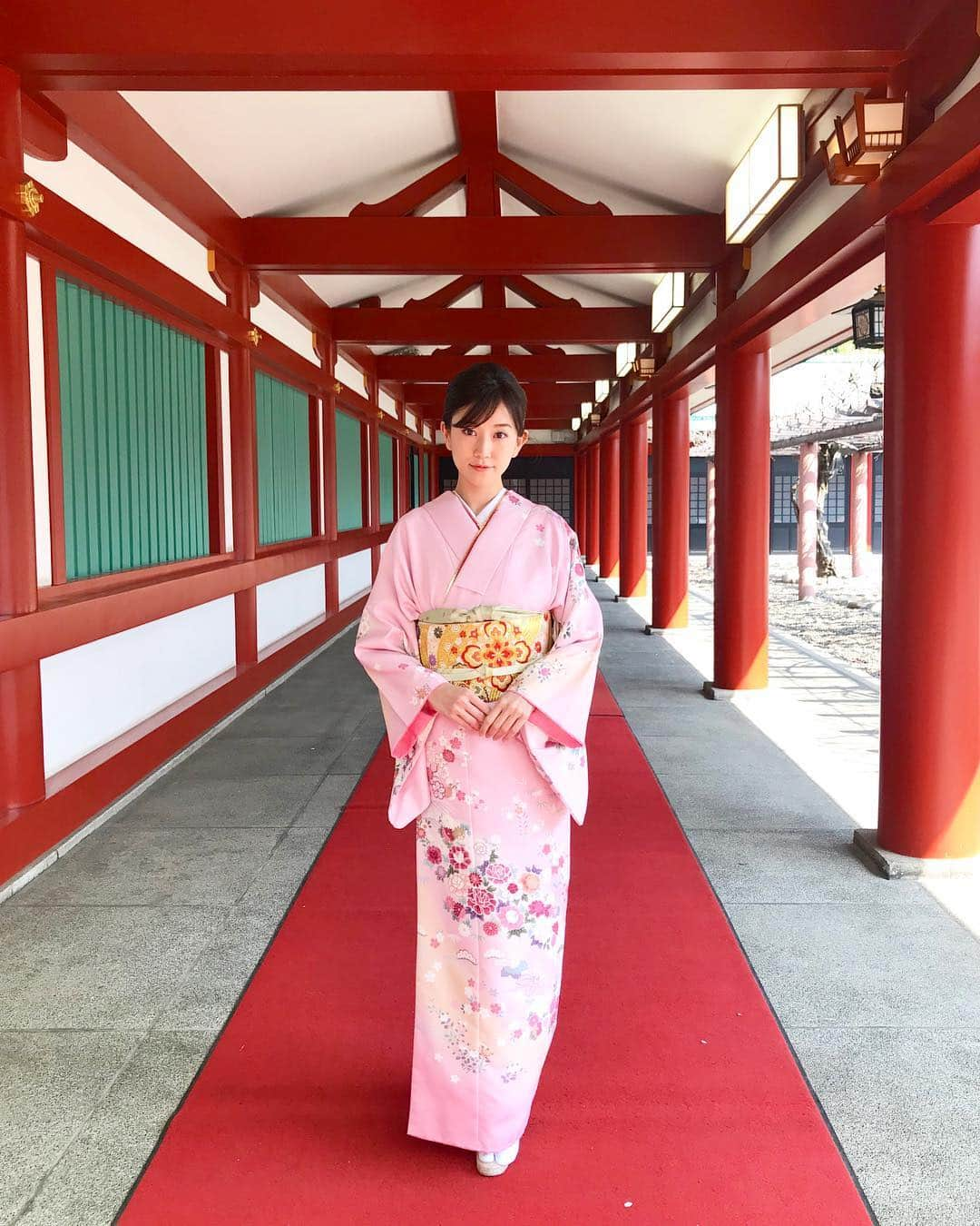 近藤しづかさんのインスタグラム写真 - (近藤しづかInstagram)「⛩ . #日枝神社 #結婚式 #神前式 #挙式  #親戚 #着物 #着付け #桜 #桜の季節 #日本舞踊 #着物コーディネート #和髪 #着物コーデ  #婦人画報 #kimono #japanesekimono #kimonostyle  #cousins #wedding #shrine #japanesewedding #sakura #cherryblossom」4月13日 13時06分 - shizuka_kondo