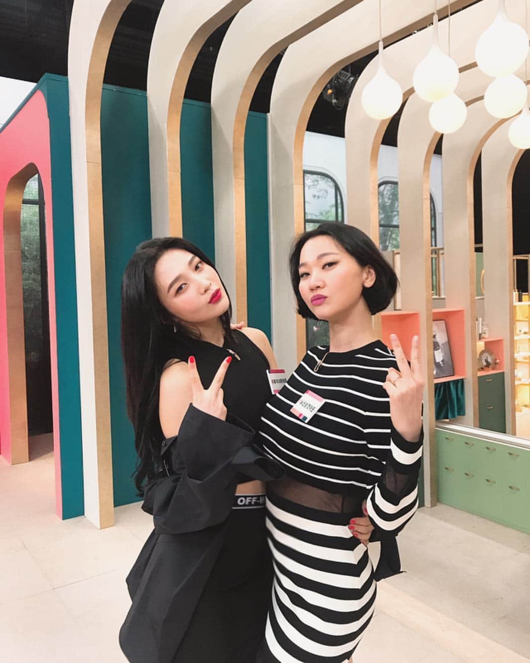 Red Velvetさんのインスタグラム写真 - (Red VelvetInstagram)「유쾌하고 즐거운 촬영🥰 #getitbeauty 2019 #윤주언니 사랑해요❤️😍」4月13日 13時13分 - redvelvet.smtown