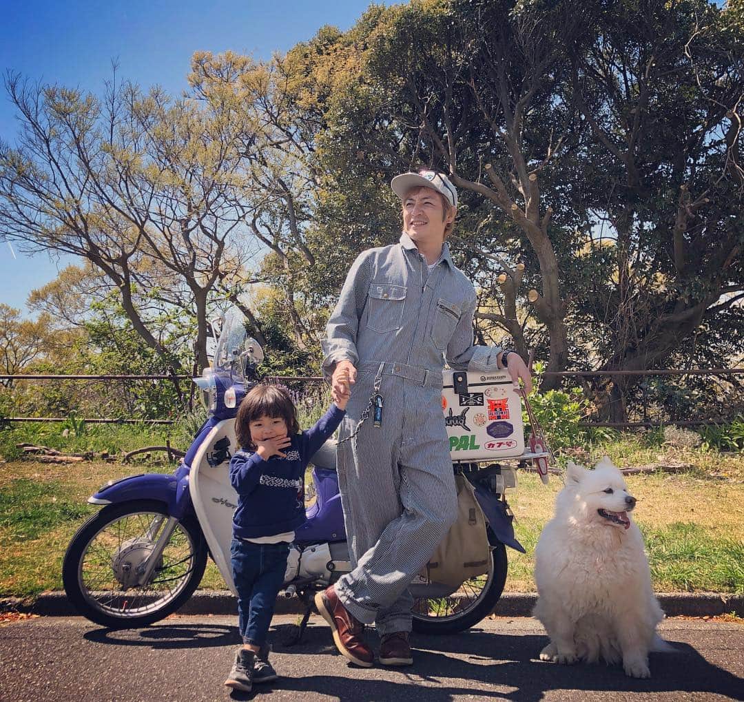 つるの剛士さんのインスタグラム写真 - (つるの剛士Instagram)「めちゃイイ天気。 最高の週末。  #しゃっちょ #アグオ先生 #つるのバイク  #つるのおそと #つる野活」4月13日 13時19分 - takeshi__tsuruno