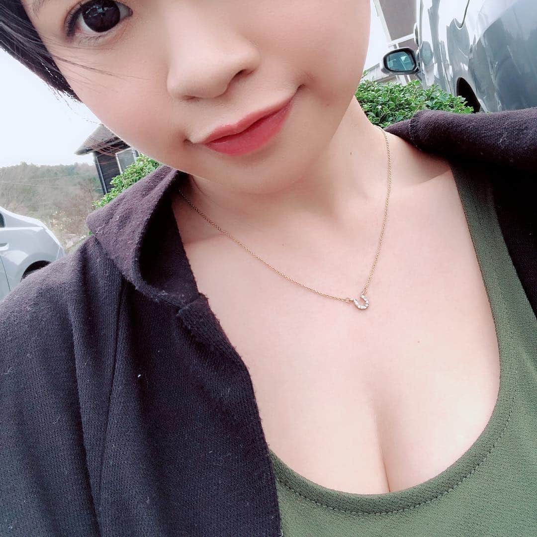 相澤ゆりなのインスタグラム：「#自然な谷間」