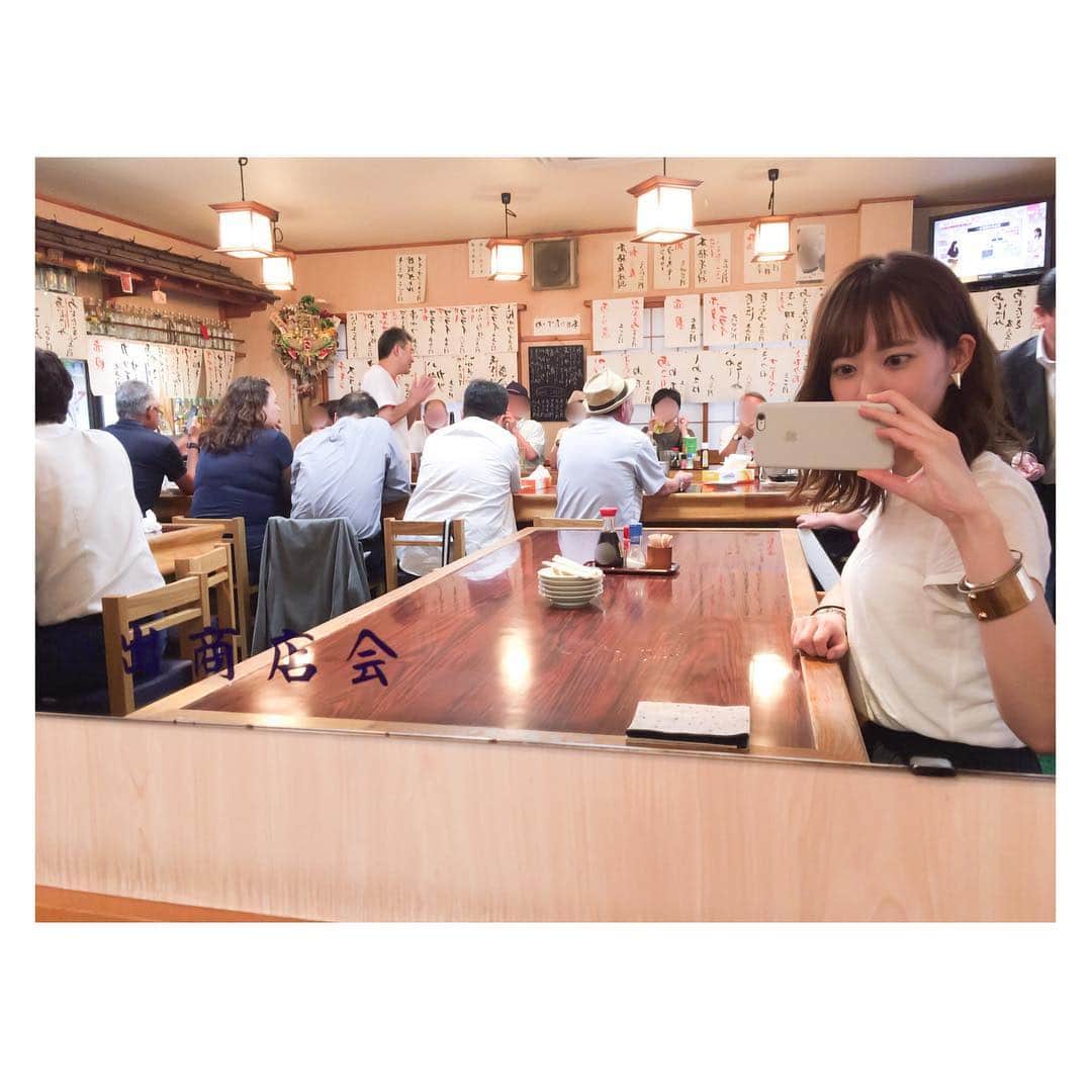 のインスタグラム：「毎週土曜よる6時からの #夕焼け酒場 。今日の放送はお休みです。 次回は4月20日！豊島区 池袋で乾杯します。 今夜は各々飲みましょう。 ． 写真はいつかの。酒場で1人待ちぼうけ中。 ． #bstbs #きたろう #西島まどか #酒場パトロール」