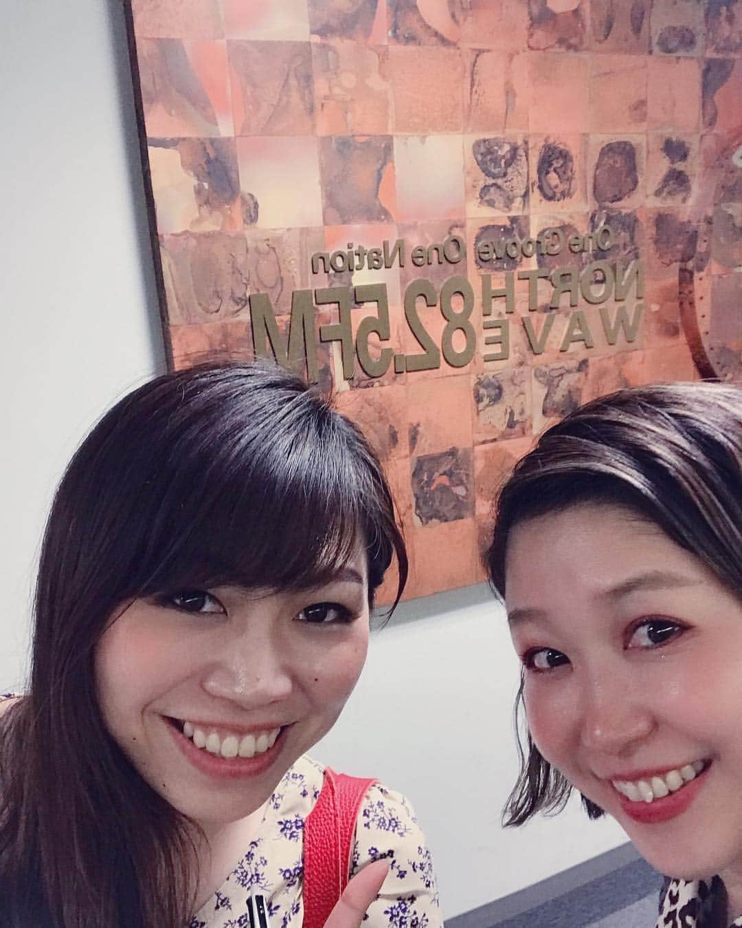 小林アナさんのインスタグラム写真 - (小林アナInstagram)「札幌場外市場からやってきたのは 82.5 FM NORTH WAVE 本社📻  #小林アナ とMITSUMI コンビ  PM2時頃〜 #northwave オンリーでオンエア！  #847ene #fmyokohama #北海道ツアー」4月13日 13時52分 - genkobiribiri