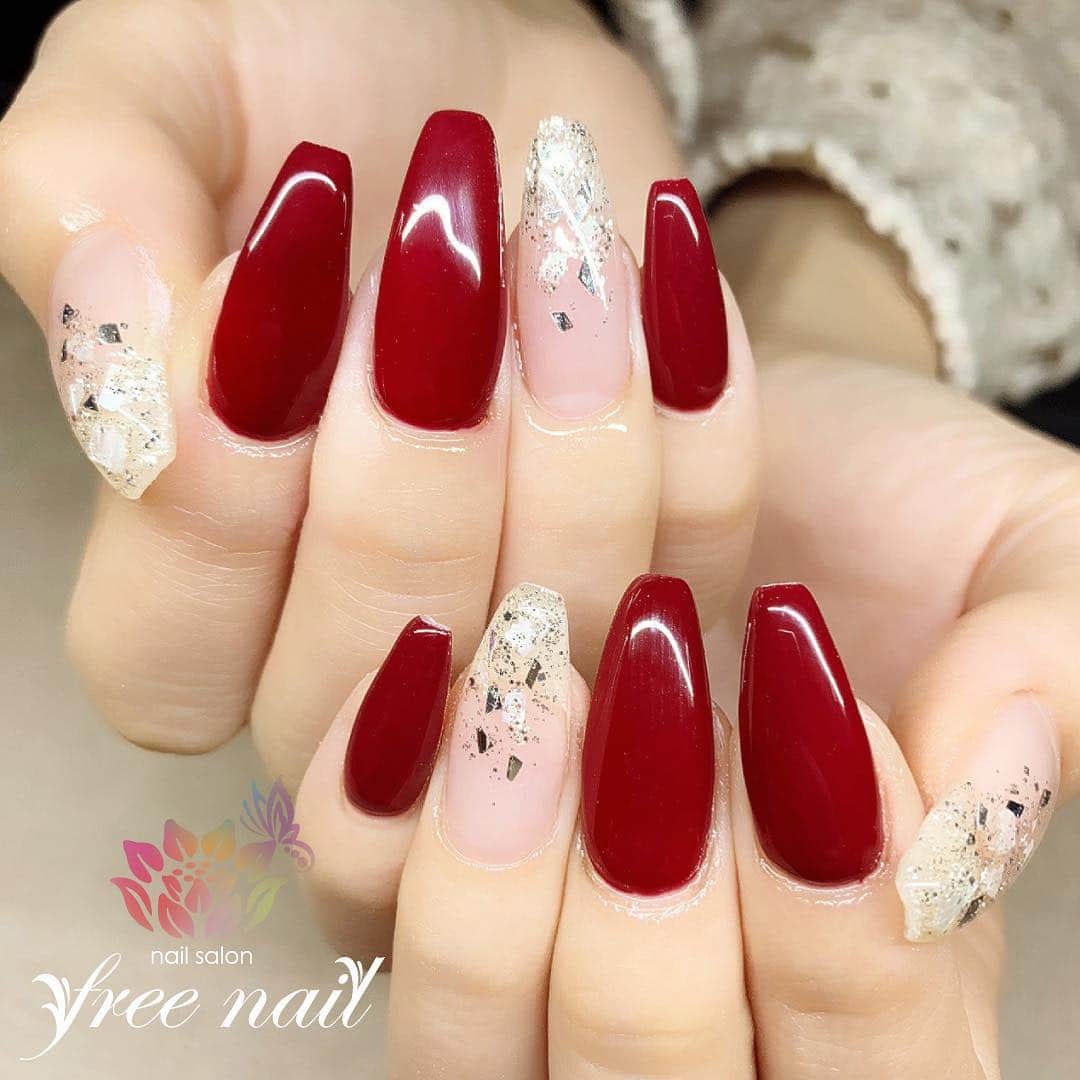 free nail フリーネイルのインスタグラム：「. お客様ネイル💅🏻🦋✨ . 大人ロングネイル💎✨ . 美爪でお手元も美人に☺️✨ . ご来店ありがとうございました🙇🏻‍♀️🙇🏻‍♀️🙇🏻‍♀️💗 . #ネイル #フリーネイル #ネイルアート #ジェルネイル #ネイルサロン #大阪ネイルサロン #ネイルデザイン #ネイルチェンジ #ロングネイル #ワンカラーネイル #ラメグラデーションネイル #ラメグラ #ボルドーネイル #クリアカラーネイル #デザインネイル #シンプルネイル #トレンドネイル #大人ネイル #春ネイル #スプリングネイル #美甲 #日式美甲 #springnails #nailsart #nailsalon #nailsdid #newnails #newnail #freenail」