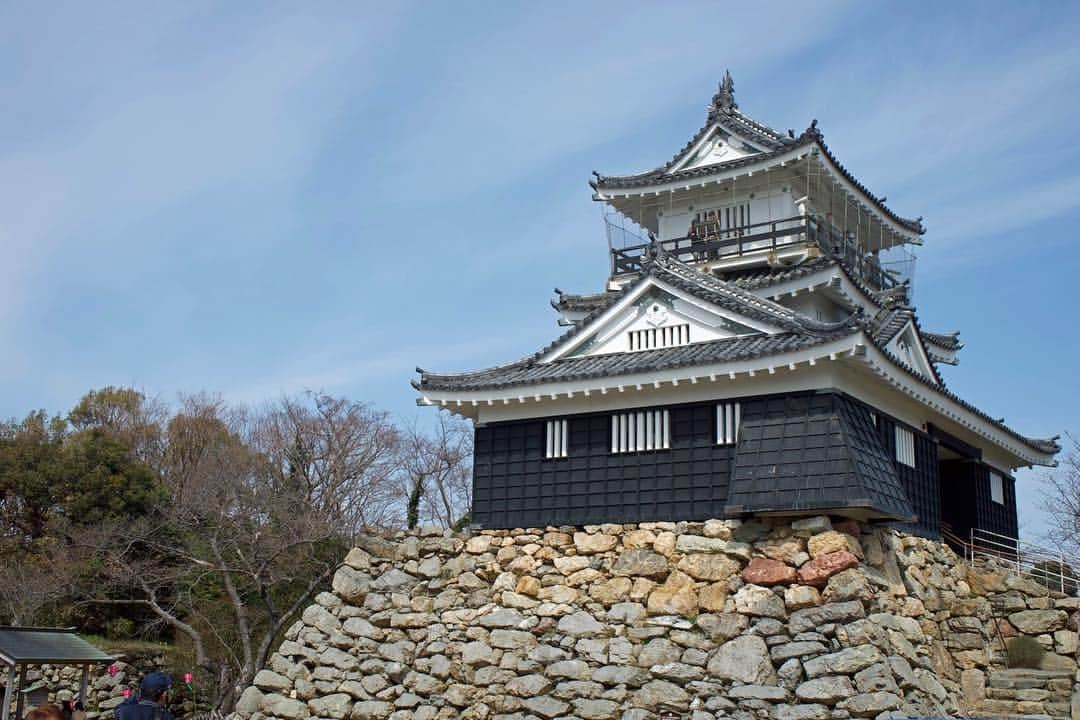 The Japan Timesさんのインスタグラム写真 - (The Japan TimesInstagram)「Little-known outside Japan, Shizuoka Prefecture hugs the coast to the south of Mount Fuji. Home to the Tokyo getaway of Izu, the prefecture is known as the starting point for three of the main hiking trails up Fuji, which forms the greater part of Shizuoka’s northeastern boundary line, and for the volume of its tea production — some 40 percent of Japan’s green tea is grown here. Though its attractions are spread far and wide, Shizuoka is full of undiscovered gems secreted away among the foothills of Fuji and the Minami Alps. Click on the link in our bio for a weekend itinerary. (@oscar.boyd photos) . . . . . . #Japan #Shizuoka #Izu #Fuji #Hamamatsu #travel #nature #instafood #tea #日本 #静岡 #伊豆 #浜松 #旅行 #観光 #自然 #お茶 #茶 #富士山 #🗻 #🍵」4月13日 14時05分 - thejapantimes