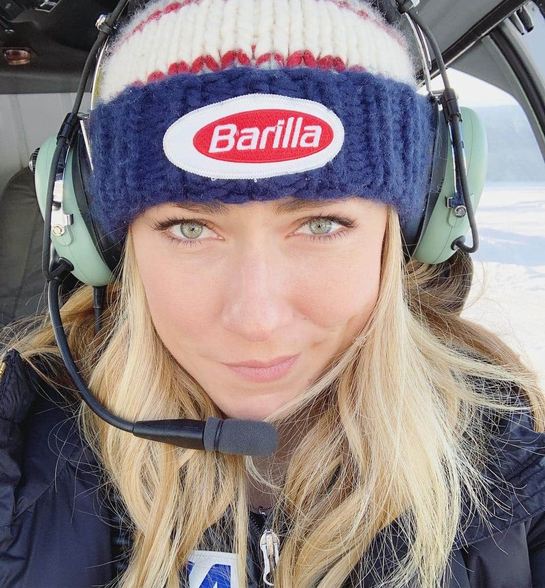 ミカエラ・シフリンのインスタグラム：「Commencing countdown, engines on... 😏🚁💨🙈 (And in completely other news... it just hit me that GOT starts the DAY AFTER TOMORROW and I have not recapped AT ALL yet this is a code red I repeat CODE RED🤦‍♀️😅🤪)」