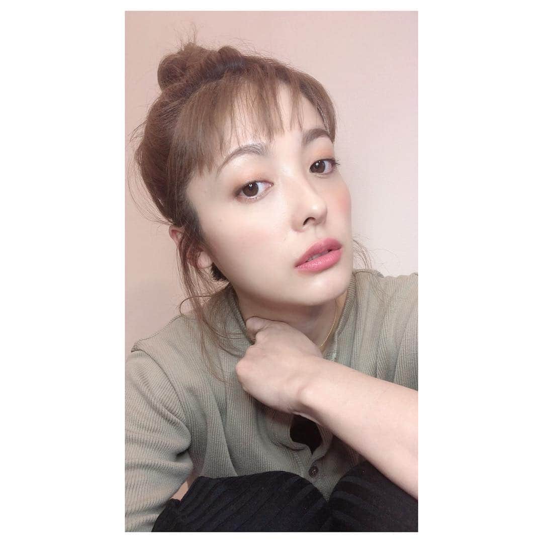 平山あやさんのインスタグラム写真 - (平山あやInstagram)「ストーリーに髪の毛のやり方のせたー🙆‍♀️ちょーーザックリすぎるけど。w  次はリップ載せるー🙆‍♀️ ＃ストーリーみてね #instagram  #beauty情報 #これから面白い事計画中」4月13日 14時16分 - aya_hirayama