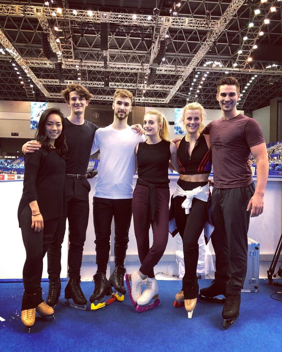 ティモシー・コレトさんのインスタグラム写真 - (ティモシー・コレトInstagram)「Our @patinagemontrealinternational family sharing exhibition ice this morning. What a special week to experience together. ♥️」4月13日 14時40分 - timkoleto