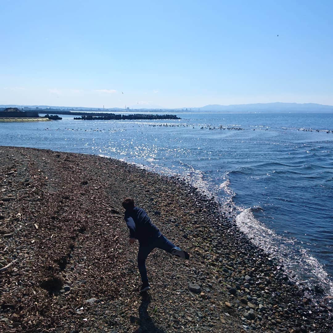 新山大さんのインスタグラム写真 - (新山大Instagram)「良い天気。良い海。 遠投日和。 163km（非公式記録）」4月13日 14時34分 - dai_niiyama