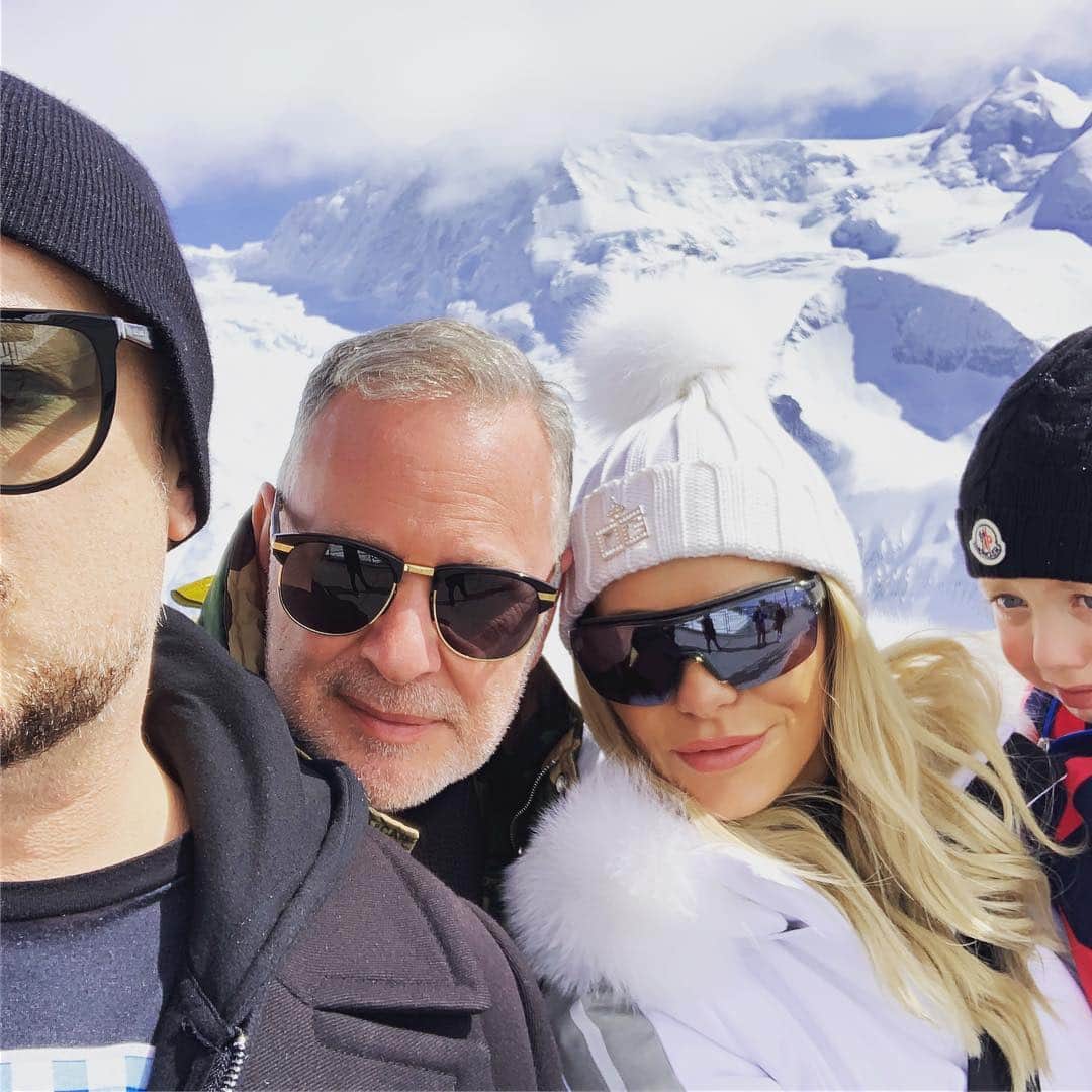 ボーイ・ジョージさんのインスタグラム写真 - (ボーイ・ジョージInstagram)「Up the Alps with the Kemsley crew!! @paul_kemsley_pk @doritkemsley and lil Jagger Swagger!」4月14日 1時40分 - boygeorgeofficial