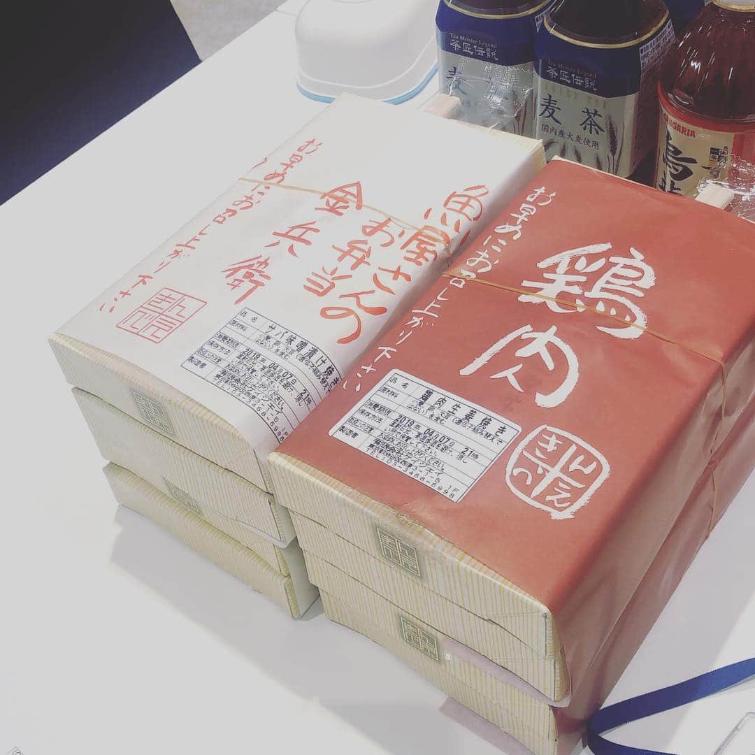 武井壮さんのインスタグラム写真 - (武井壮Instagram)「オレの楽屋には弁当が6個。。 獣やないんやから、、あ、いや獣やなんだけども。。」4月14日 0時15分 - sosotakei