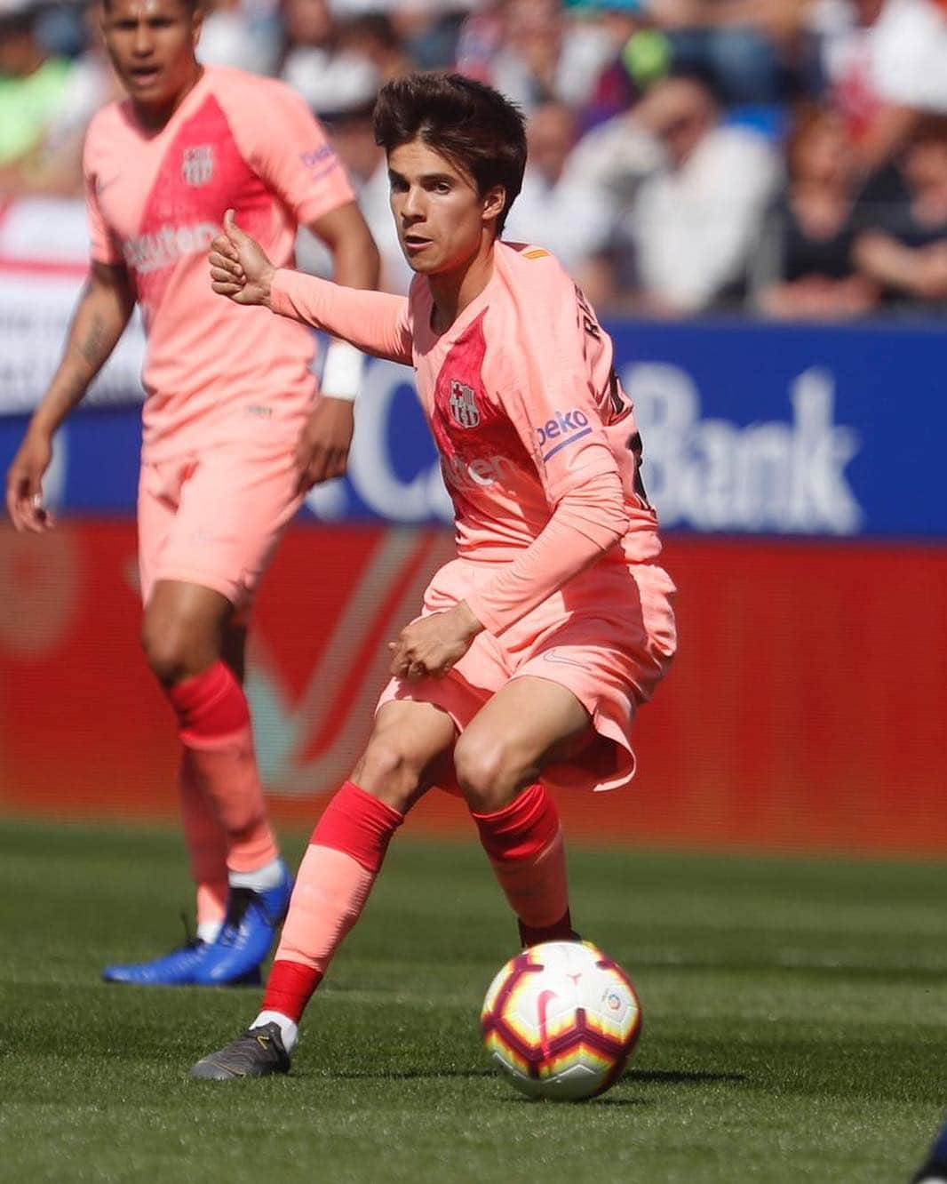 FCバルセロナさんのインスタグラム写真 - (FCバルセロナInstagram)「😍 @riquipuig makes his @laliga debut for Barça 👏 💙❤️ Debut de Riqui Ruig en la Liga」4月14日 0時15分 - fcbarcelona