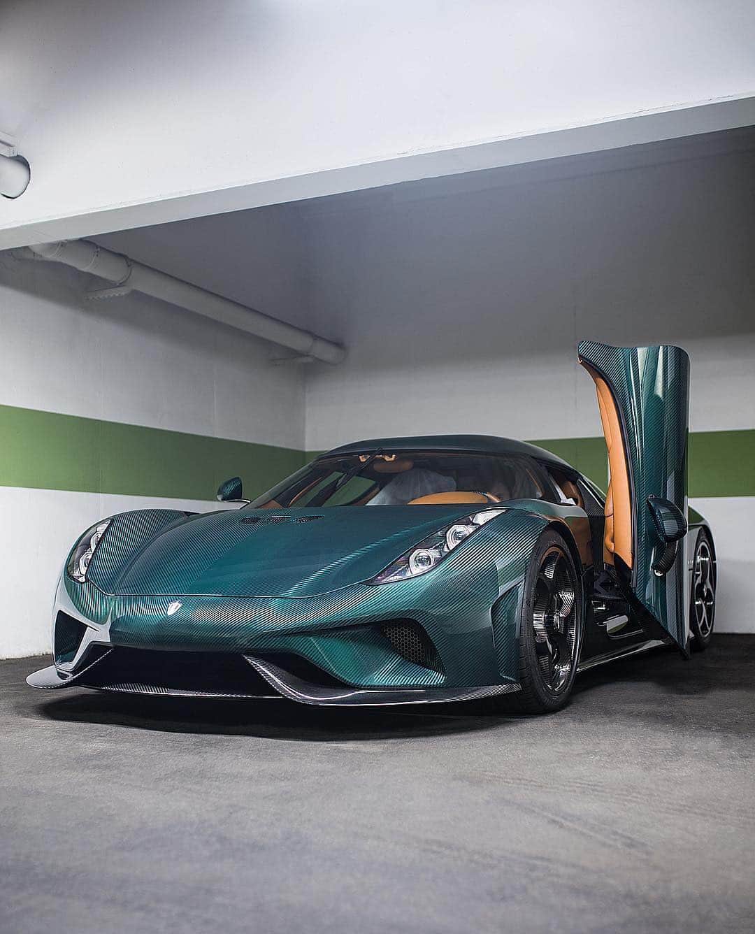 CarsWithoutLimitsさんのインスタグラム写真 - (CarsWithoutLimitsInstagram)「Green Carbon Regera  Photo @carlover069  #carswithoutlimits #toronto #regera」4月14日 0時22分 - carswithoutlimits