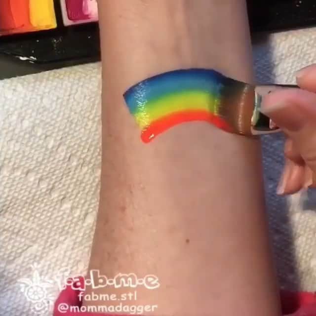 naildecorvideosのインスタグラム：「Shark rainbow @mommadagger」