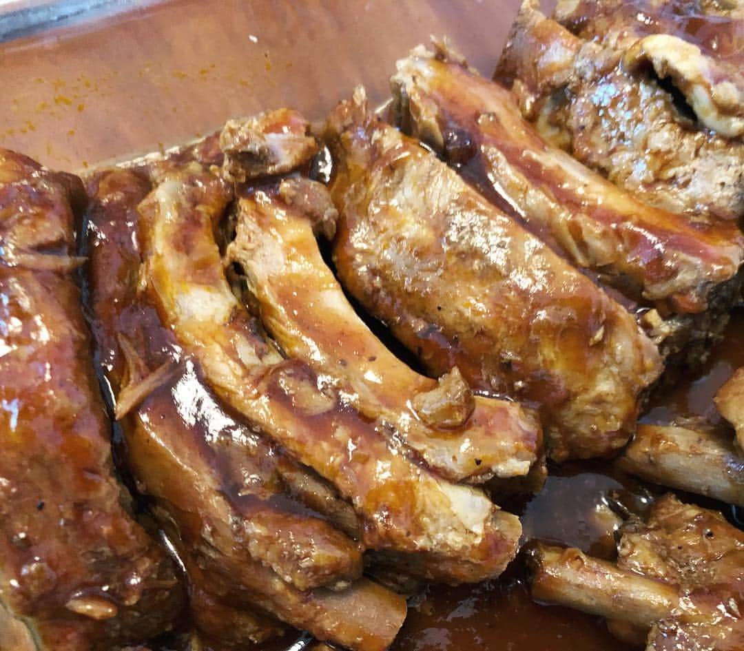 Liaさんのインスタグラム写真 - (LiaInstagram)「今日は肉肉バーベキューパーティー！！生憎雨が降って来てしまい、お友達の家へと移動。私は #guacamole & lime tortilla Chips とBBQ #babybackribs を持って行きました。どちらもみんなが美味しいと言ってくれた〜😋 #party」4月14日 0時33分 - lia_vocalist