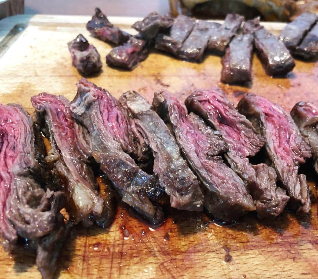 Liaさんのインスタグラム写真 - (LiaInstagram)「今日は肉肉バーベキューパーティー！！生憎雨が降って来てしまい、お友達の家へと移動。私は #guacamole & lime tortilla Chips とBBQ #babybackribs を持って行きました。どちらもみんなが美味しいと言ってくれた〜😋 #party」4月14日 0時33分 - lia_vocalist