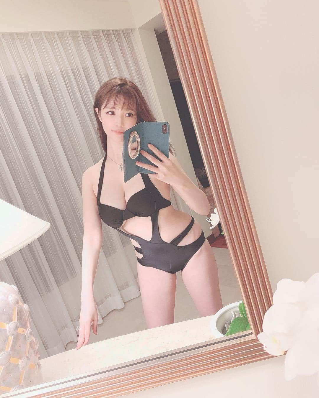 森下悠里さんのインスタグラム写真 - (森下悠里Instagram)「やっと出産前の体型に戻りつつ - まだ4キロoverだけど - @ichica.shop のsexyな水着着てみたよ💓 - #body #diet #bikini #dietdiary」4月14日 0時30分 - yuurimorishita