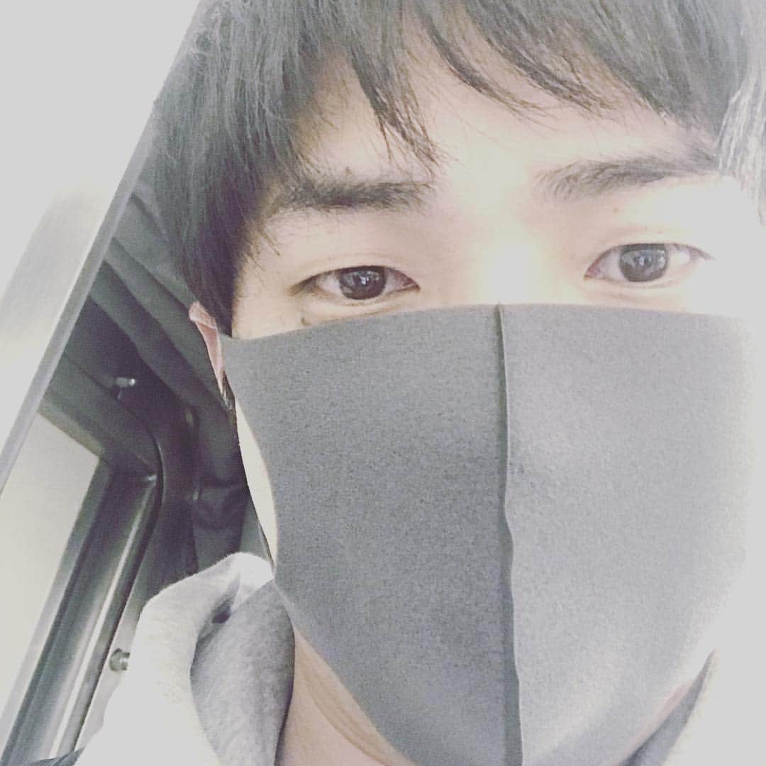 吉本拓さんのインスタグラム写真 - (吉本拓Instagram)「大からもらってこのマスクデビューしました。 おやすみなさい。」4月14日 0時35分 - daitakutaku