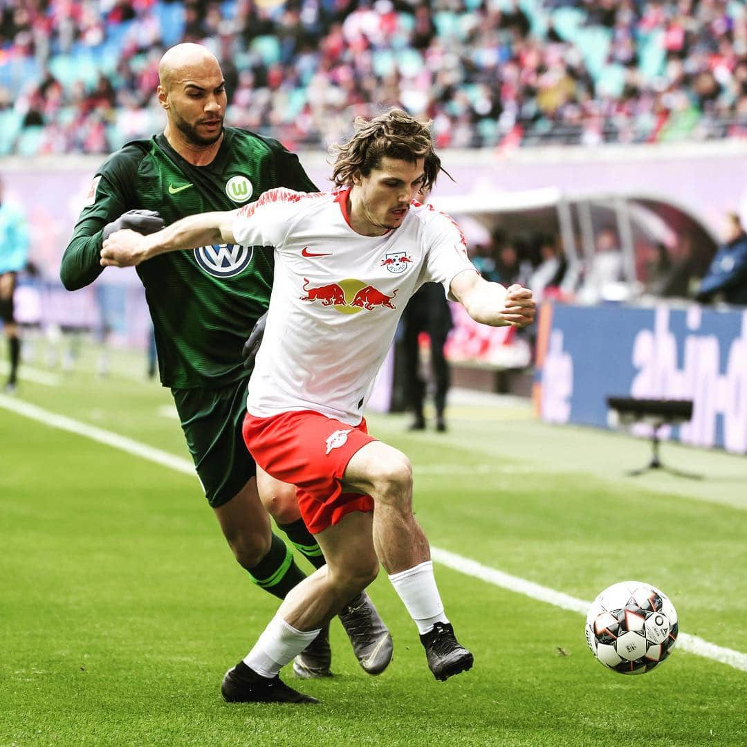 VfLヴォルフスブルクさんのインスタグラム写真 - (VfLヴォルフスブルクInstagram)「Keine Punkte für unsere Wölfe. 😕 #rblwob #arbeitfussballleidenschaft #immernurdu #vflwolfsburg #bundesliga」4月14日 0時43分 - vfl.wolfsburg