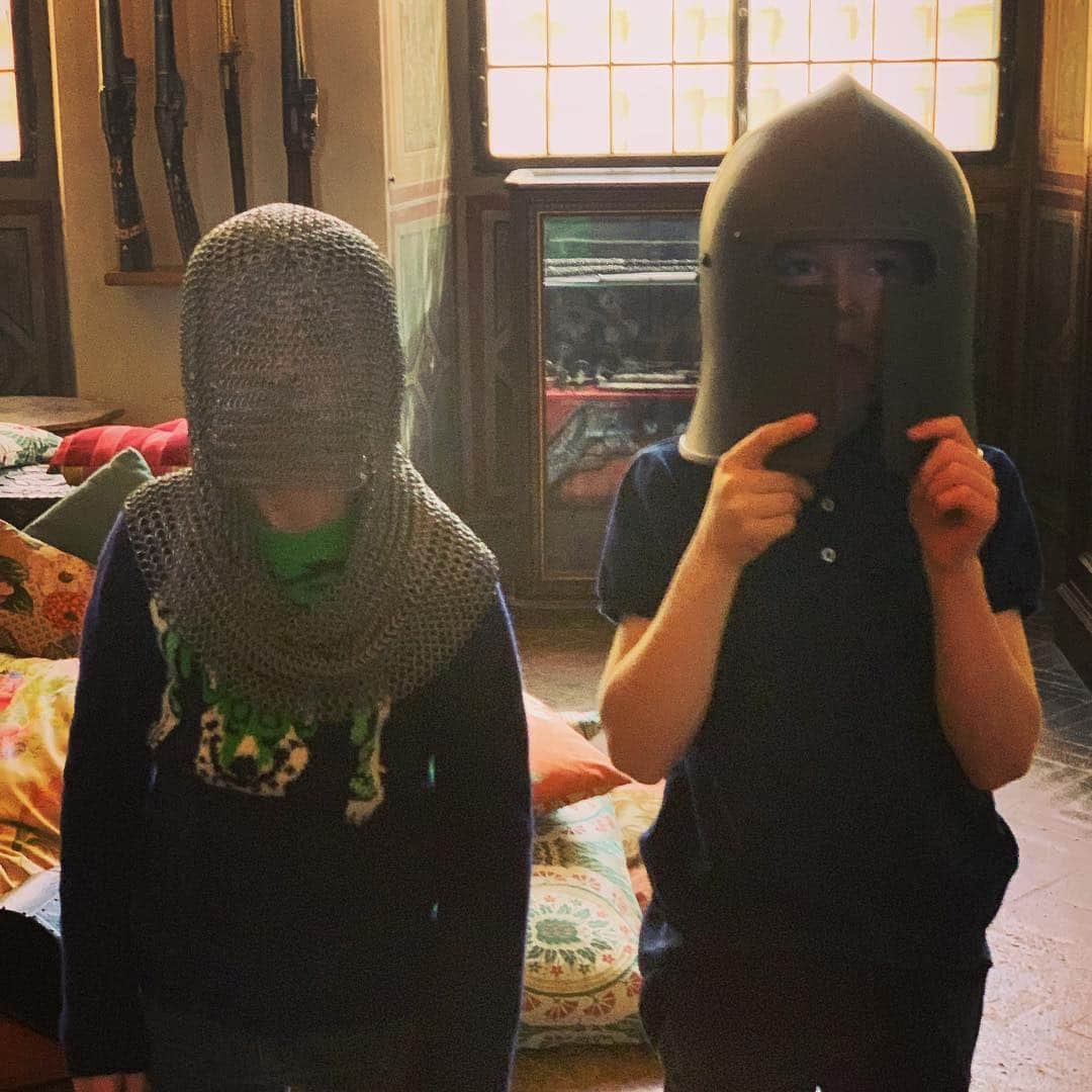 エルトン・ジョンさんのインスタグラム写真 - (エルトン・ジョンInstagram)「My little soldiers 🛡⚔️🇮🇹 @davidfurnish #SchoolHolidays」4月14日 0時38分 - eltonjohn