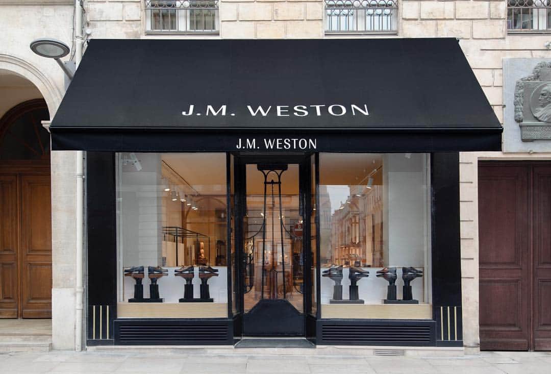 ジェイエムウエストンさんのインスタグラム写真 - (ジェイエムウエストンInstagram)「J.M. Weston affiche ses capitales en devanture de sa nouvelle adresse bordelaise.  __ 57, cours de l'Intendance, Bordeaux, France. #JMWeston #Bordeaux #Opening #Store #Boutique #Shoes」4月14日 0時59分 - jmwestonofficial