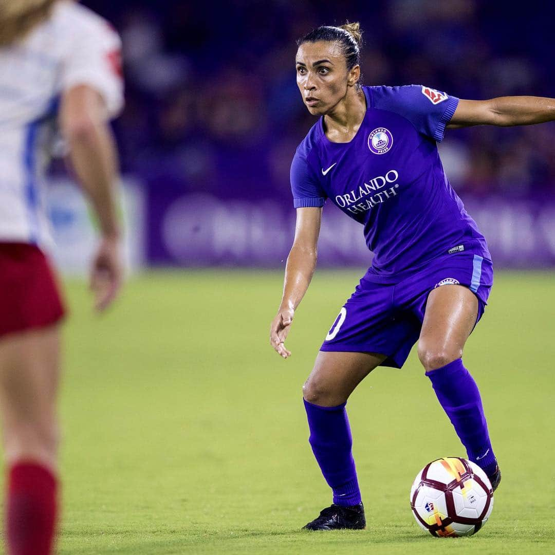 FIFAワールドカップさんのインスタグラム写真 - (FIFAワールドカップInstagram)「This weekend sees the start of USA’s National Women’s Soccer League. Every team will be looking to catch last season’s history-makers and reigning champions @thenccourage. With #FIFAWWC stars, number 1️⃣ draft picks and recent high profile trades, there are plenty of stories waiting to unfold in the season ahead.  #NWSL #USA @nwsl」4月14日 0時52分 - fifaworldcup