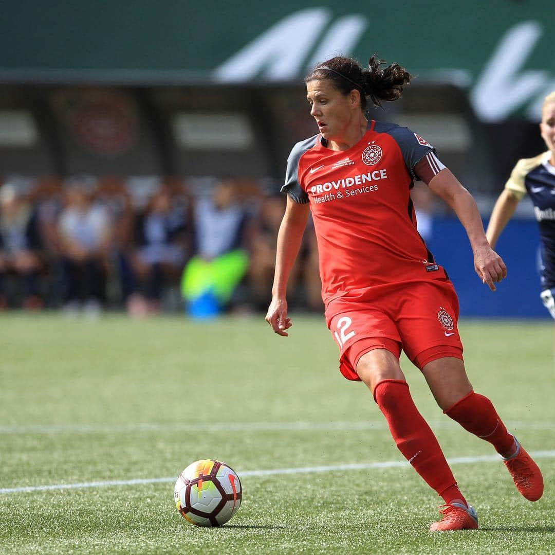 FIFAワールドカップさんのインスタグラム写真 - (FIFAワールドカップInstagram)「This weekend sees the start of USA’s National Women’s Soccer League. Every team will be looking to catch last season’s history-makers and reigning champions @thenccourage. With #FIFAWWC stars, number 1️⃣ draft picks and recent high profile trades, there are plenty of stories waiting to unfold in the season ahead.  #NWSL #USA @nwsl」4月14日 0時52分 - fifaworldcup